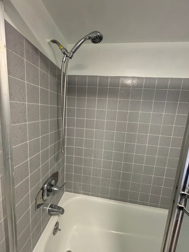 Photo - 207 Woodrow St