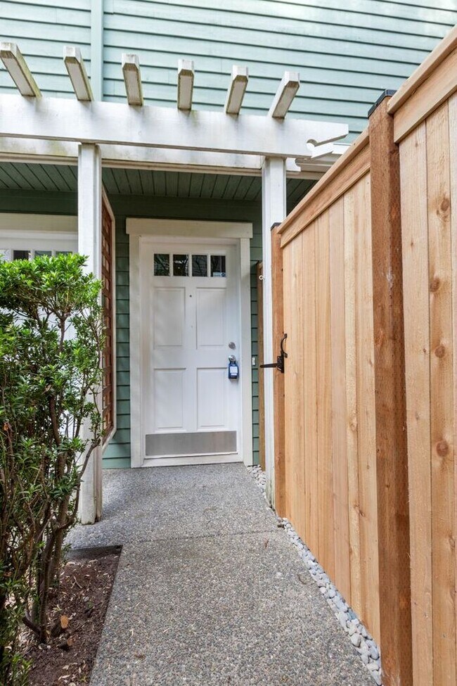 Charming AIR CONDITIONED Alki Townhome - Charming AIR CONDITIONED Alki Townhome