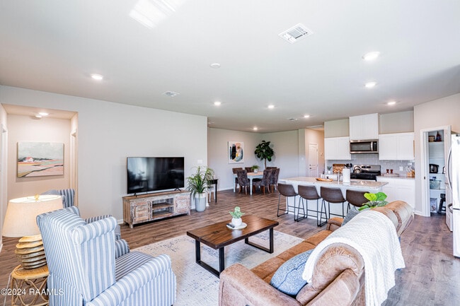 407 Broussard Hl Dr