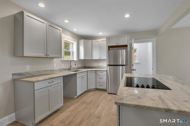 Photo - 672 E Main St