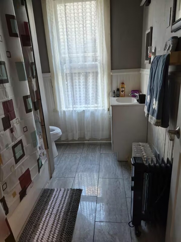 869 Kenneth Ave Unit 2nd floor