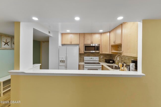Photo - 3051 S Atlantic Ave Unidad 1004