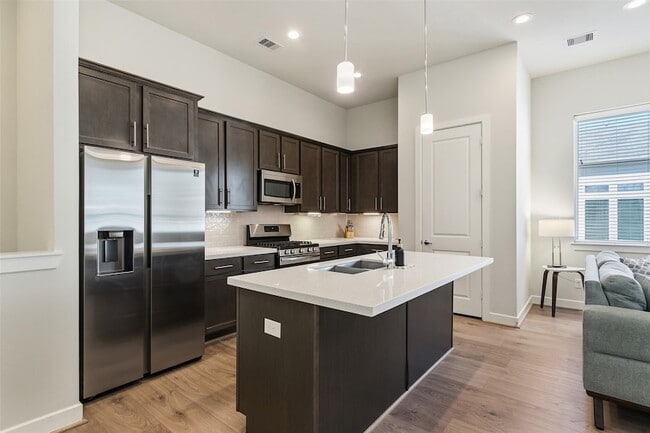 Photo - 126 Knightsbridge Park Ln