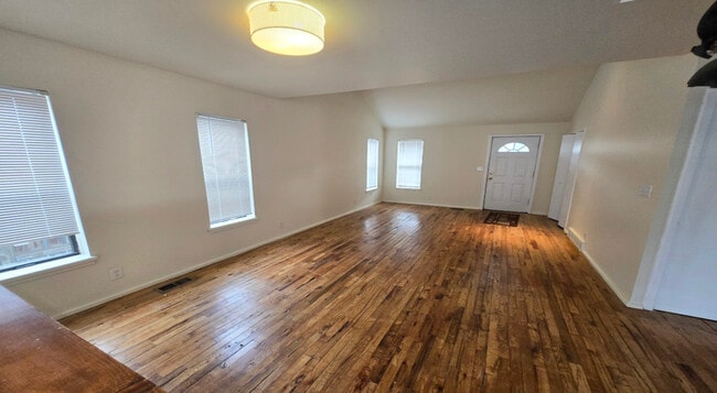 Photo - 755 Emmons Ave