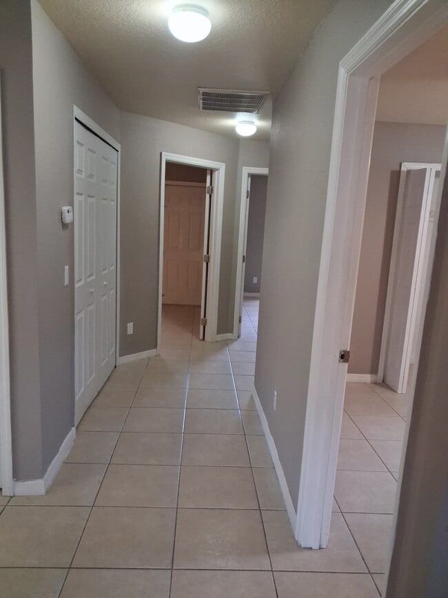 Photo - 5039 Locke Ln