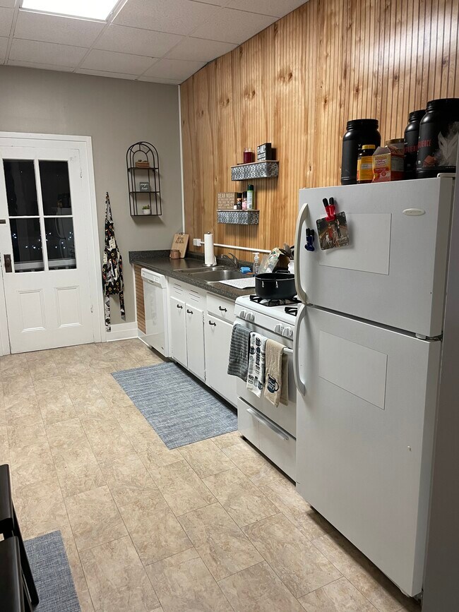 Photo - 206 Front St Unit 2