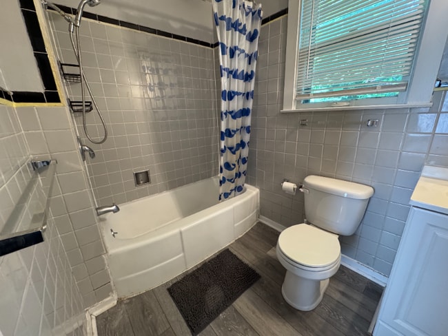 Photo - 405 Carrier St NE