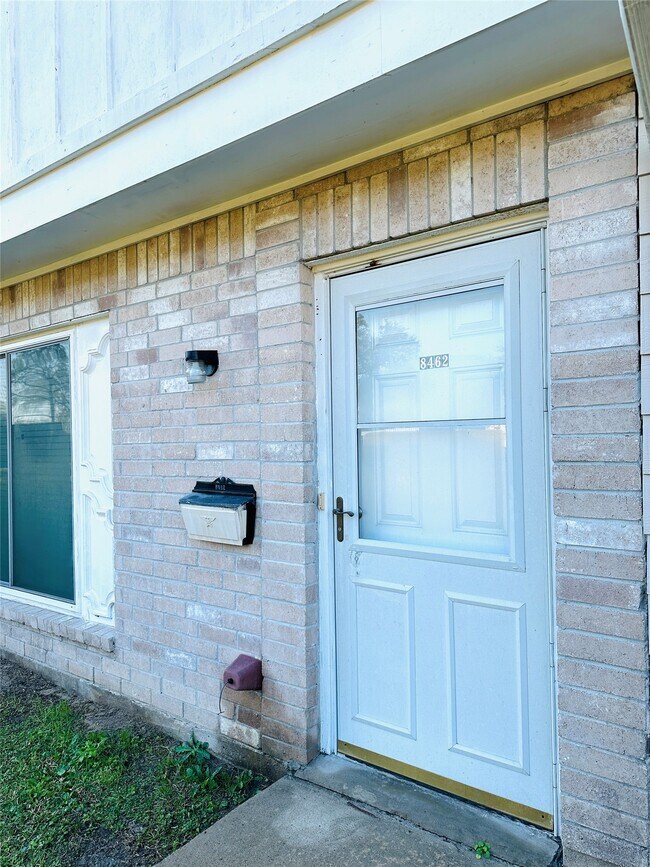 Photo - 8462 Leawood Blvd