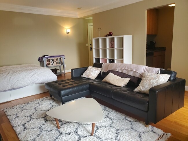 Building Photo - 15 E Kirby St Unit 906