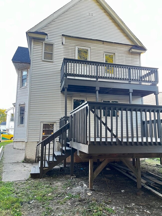 Photo - 210 School St