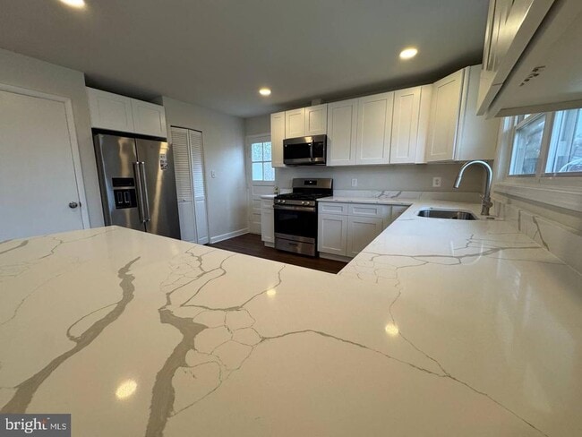 Photo - 121 Jasper Pl