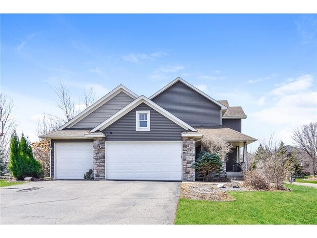 Building Photo - 606 Lincoln Dr NE