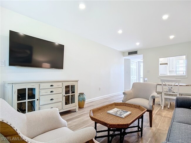 Building Photo - 180 Turtle Lake Ct Unit 206