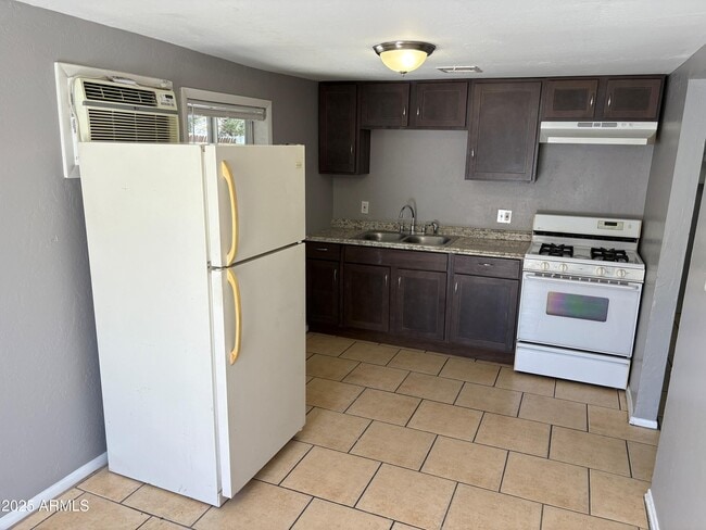 Photo - 1832 E Harvard St Unit B