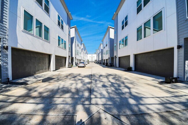 Photo - 4810 Martin Oaks Ln