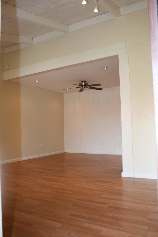 Photo - 1000 W MacArthur Blvd Unit 68