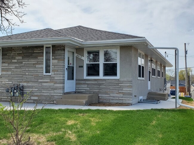 Photo - Gorgeous 3 bedroom 2 bath - Side by Side Duplex South Minneapolis
