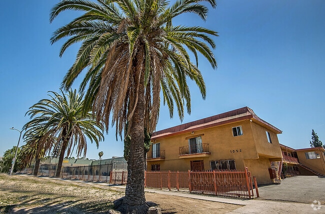 Building Photo - 1052 Browning Blvd Rental
