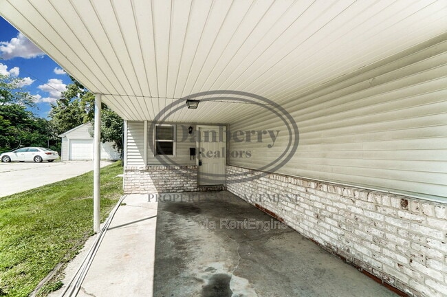 Photo - 3164 Kylemore Rd
