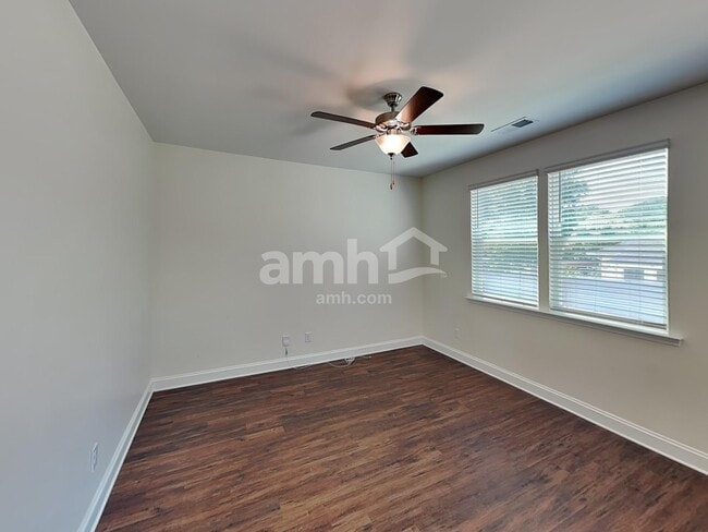 Photo - 544 Rivermist Dr