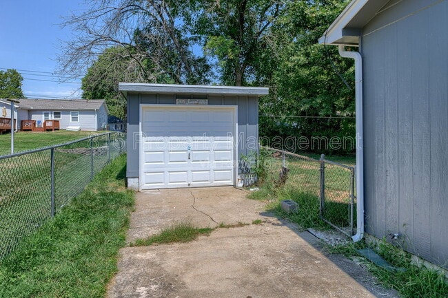 Photo - 602 SE 5th St