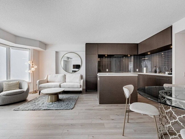 Photo - 55 Avenue Rd Unit SI ID1495832P