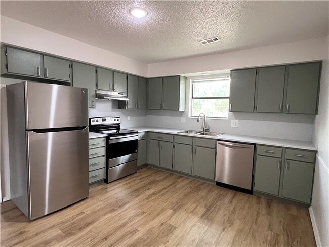 Photo - 2018 W Olive St