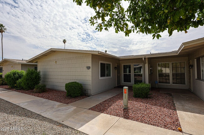 Building Photo - 10827 W Santa Fe Dr Rental