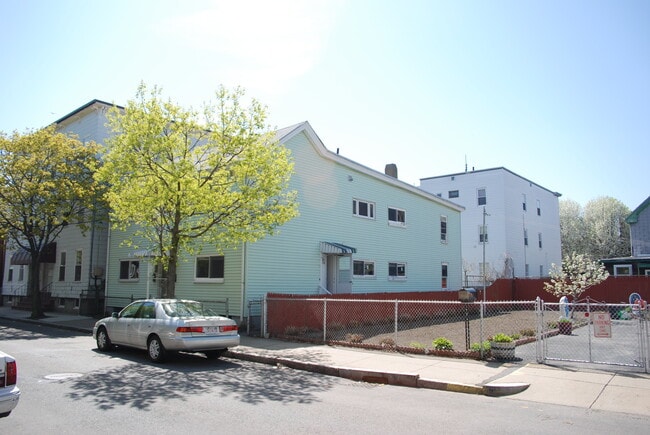 19 Hunting St Unit 1