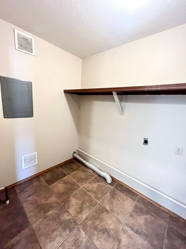 Photo - Updated 2 bedroom 1.5 bath home in a great...