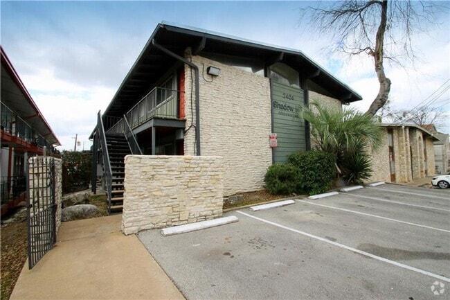 Building Photo - Wonderful 1 bedroom condo located at a wal...