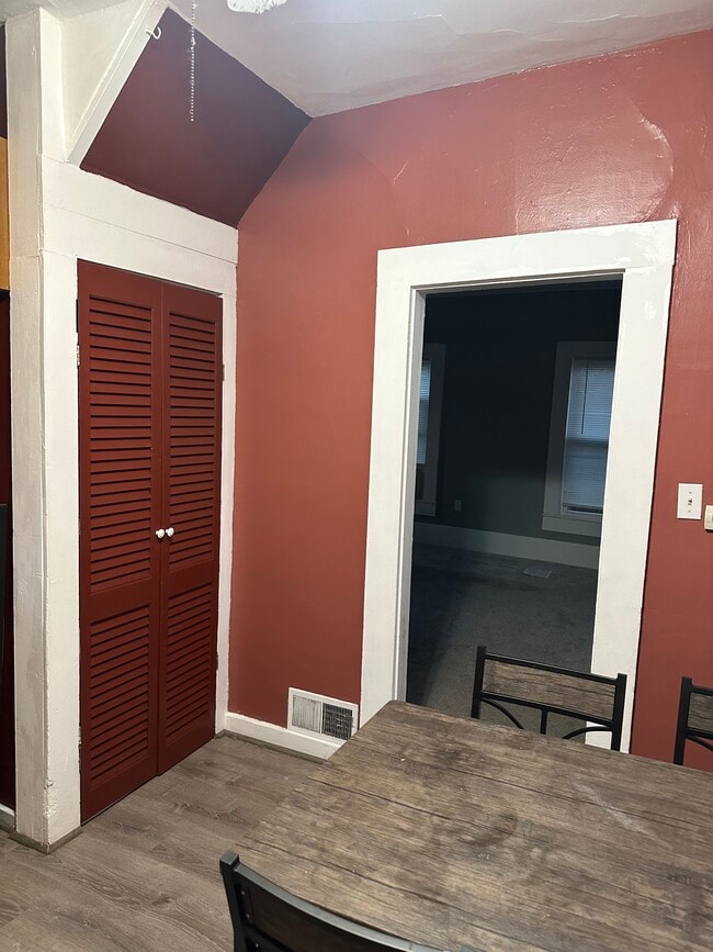 Photo - 161 17th St N