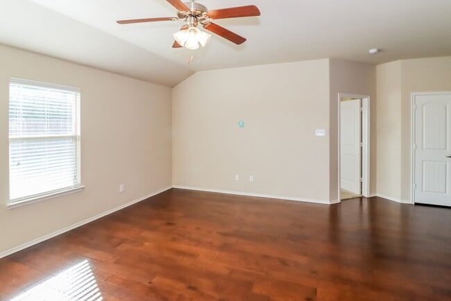 Photo - 140 Briar Grove Dr