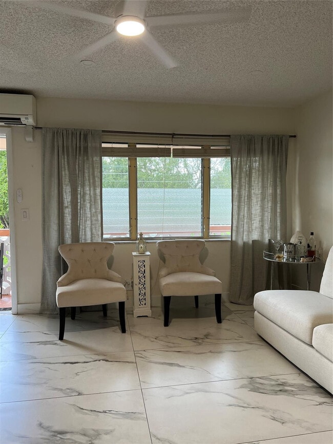 Photo - 900 SW 10th Terrace Unidad S20