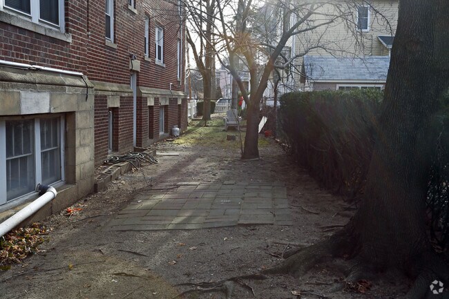 Day Street Apartments / 38 Day St