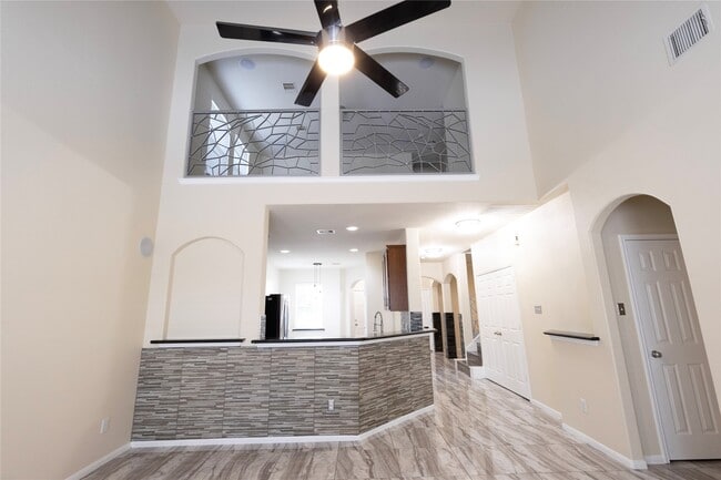 Building Photo - 6442 Wilshire Lakes