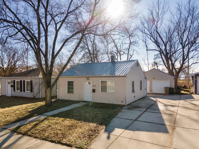 Photo - 3489 Hargrove St