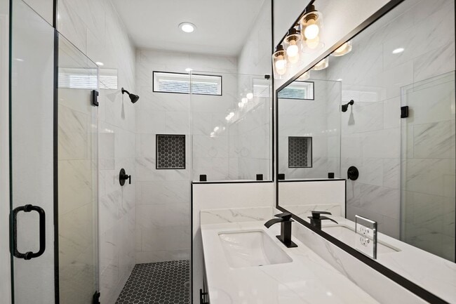 Photo - 1071 St Clair St