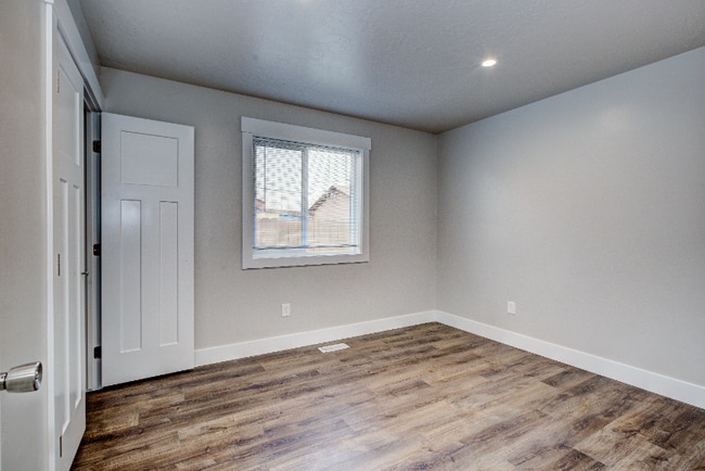 Photo - 605 E Elgin St