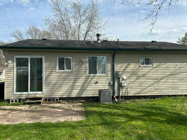 Building Photo - 16130 Lauren St
