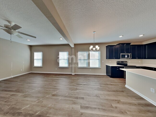 Photo - 245 Hemlock Pt