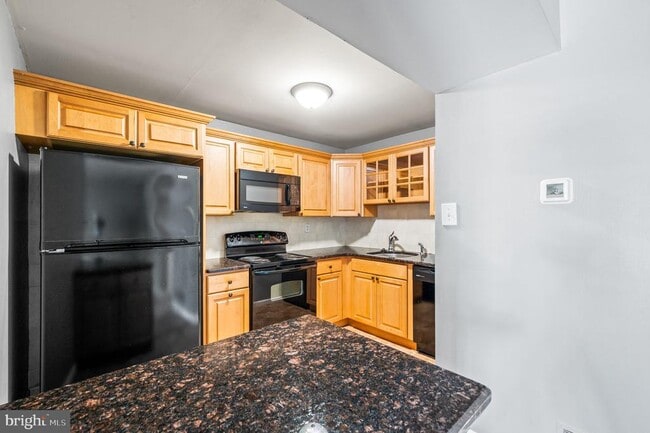 Photo - 830 Putnam Blvd Unit B