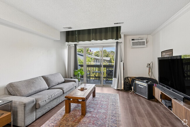 1BR, 1BA - 950SF - Living Room - Dakotas Apartments