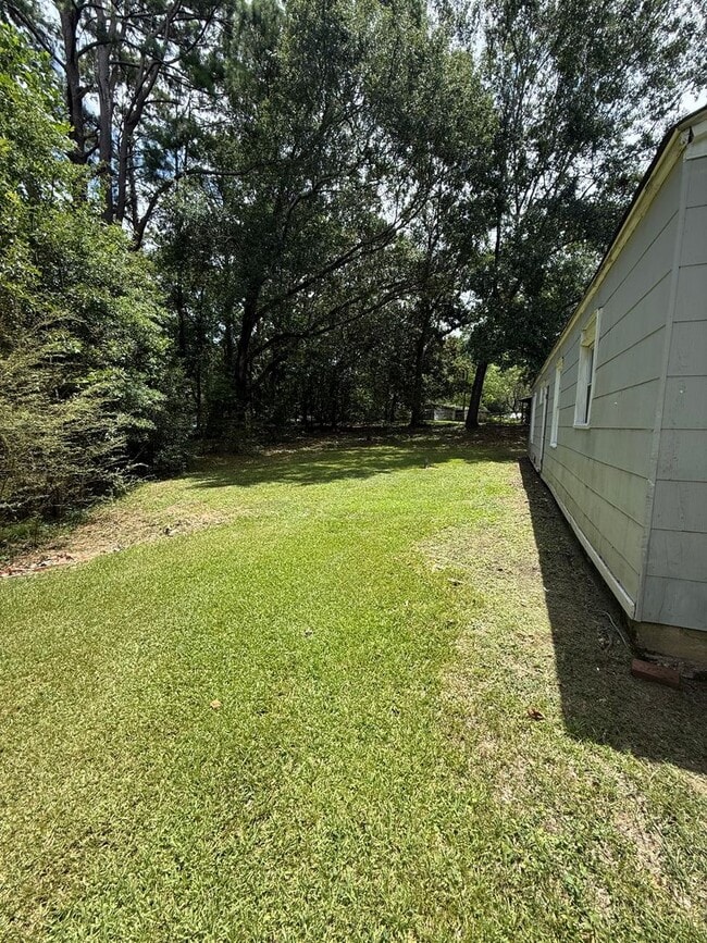 Photo - ** 3 Bed 1 Bath located in Forrest Hills ** Call 334-366-9198 to schedule a viewing
