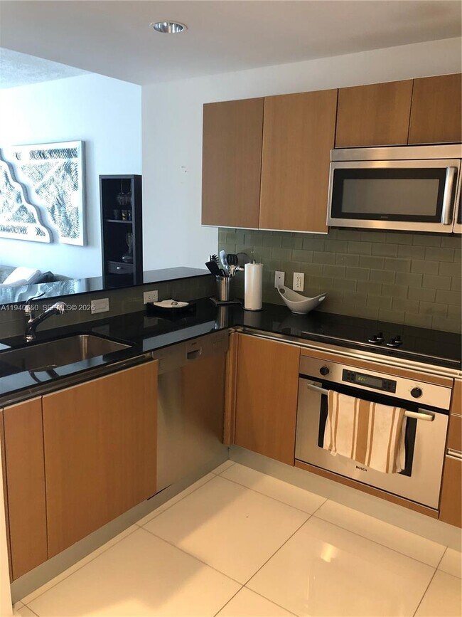 Photo - 1060 Brickell Ave Unit 1915