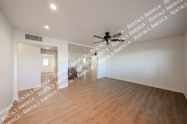 Photo - 601 N 73rd Pl