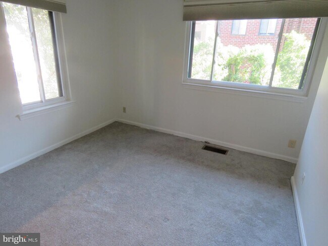 Photo - 1043 Paper Mill Ct