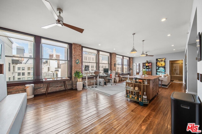 Building Photo - 460 S Spring St Unit 1205 Rental