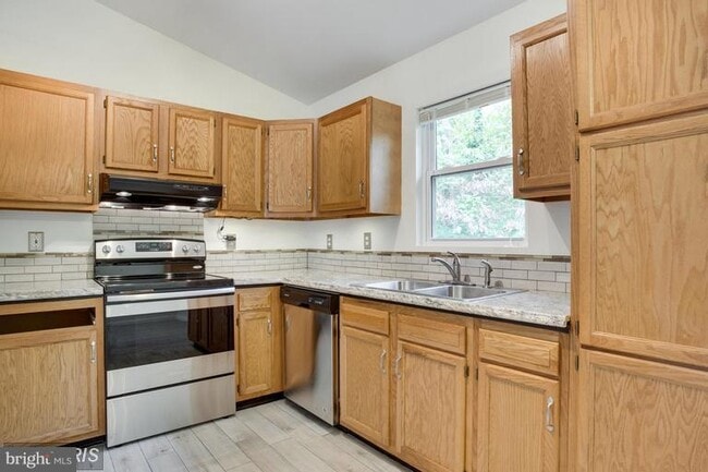 Photo - 591 Evergreen Ct