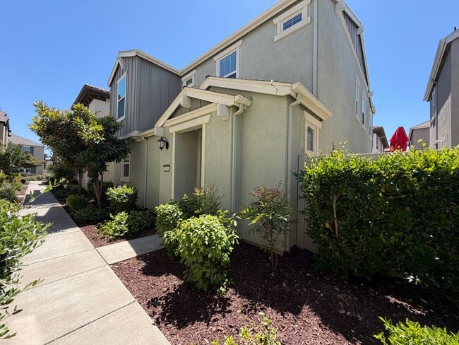 Photo - Beautiful 4 Bedroom home in Fantastic Location